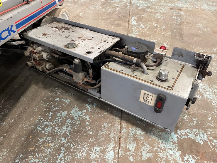 #5553-•-skyjack-sj226-scissor-lift-image-13