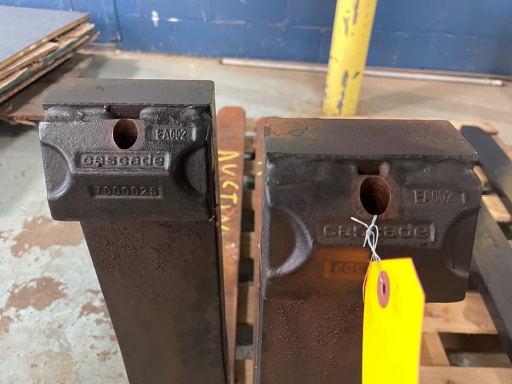 #7215-•-42"-x-4"-forklift-pallet-forks-image-6