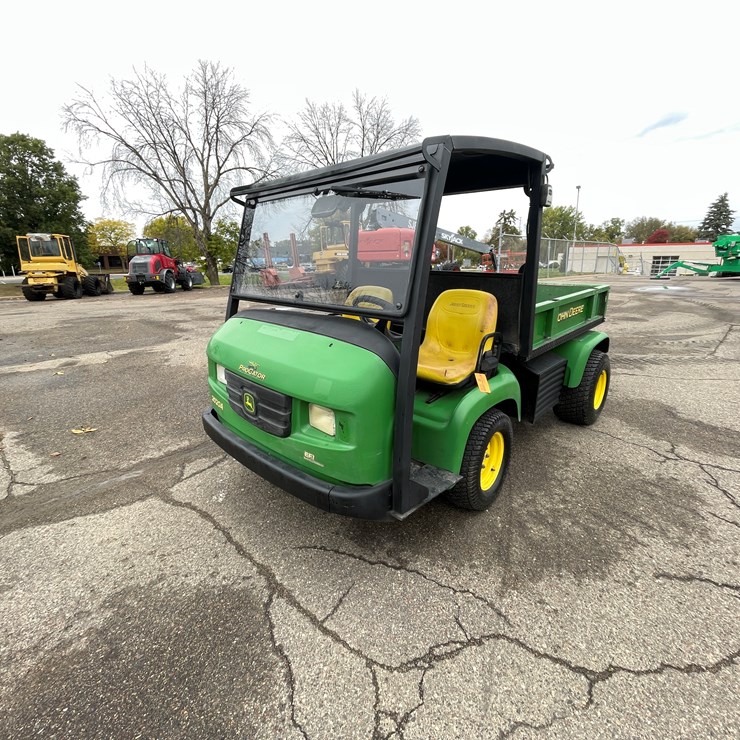 JOHN DEERE GATOR