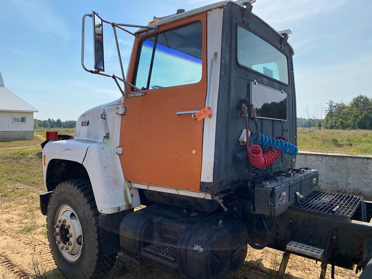 1987-ford-l9000-image-8