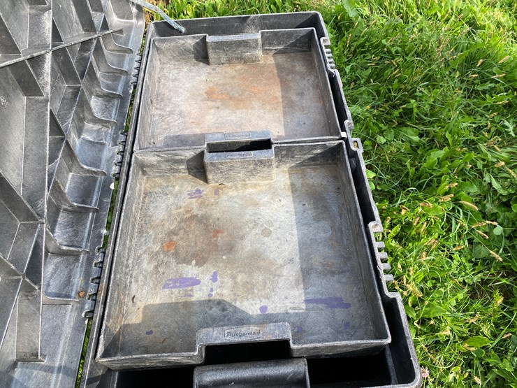 #1659-•-rubbermaid-poly-storage-tote-image-7