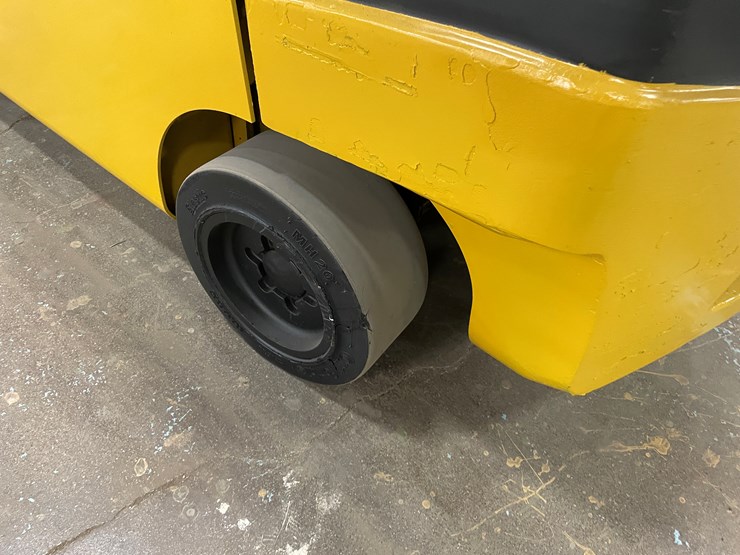 #5559-•-2017-yale-glc070-lp-forklift-image-34