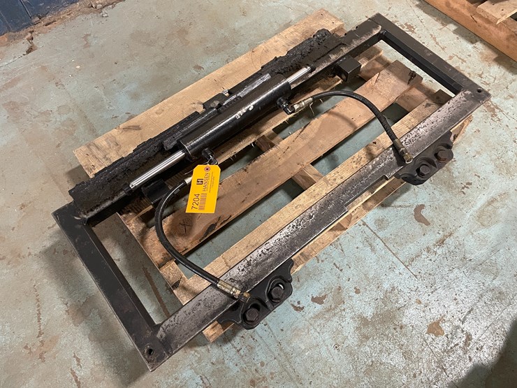 #7204-•-forklift-side-shift-plate-image-3