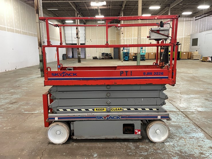 #5553-•-skyjack-sj226-scissor-lift-image-4