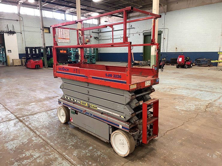 #5553-•-skyjack-sj226-scissor-lift-image-7