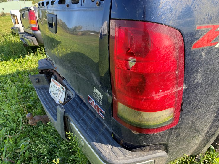 2010-gmc-sierra-1500-image-26