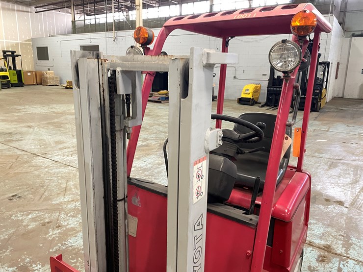 #5568-•-toyota-7-runner-1,500-lbs.-electric-forklift-image-12