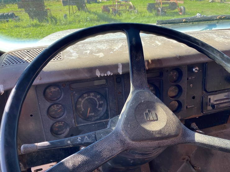 1982-international-dt466-image-41