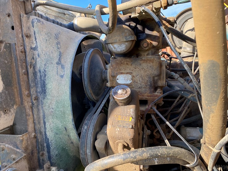 1982-international-dt466-image-44