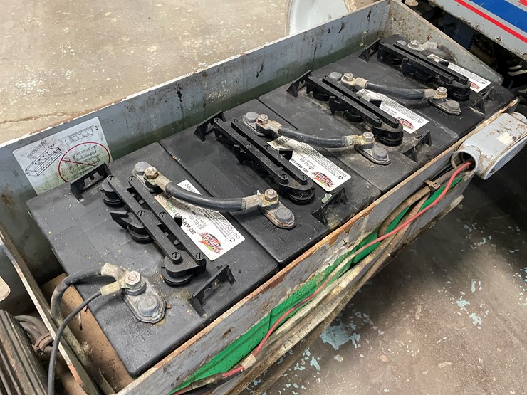 #5553-•-skyjack-sj226-scissor-lift-image-32