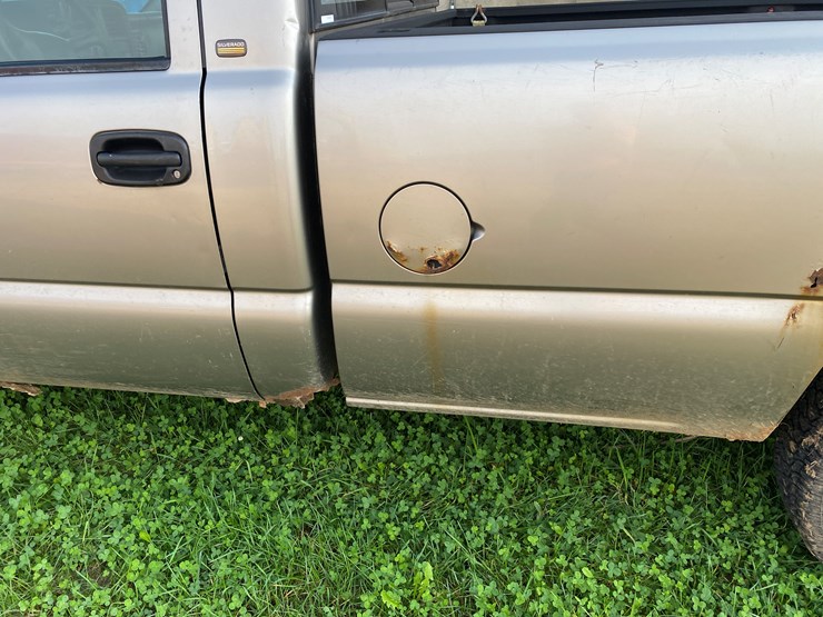 #1604-•-2000-chevy-silverado-1500-regular-cab-4x4-plow-truck-(no-title)-image-13