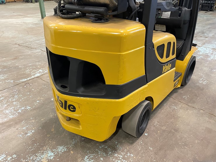 #5559-•-2017-yale-glc070-lp-forklift-image-35