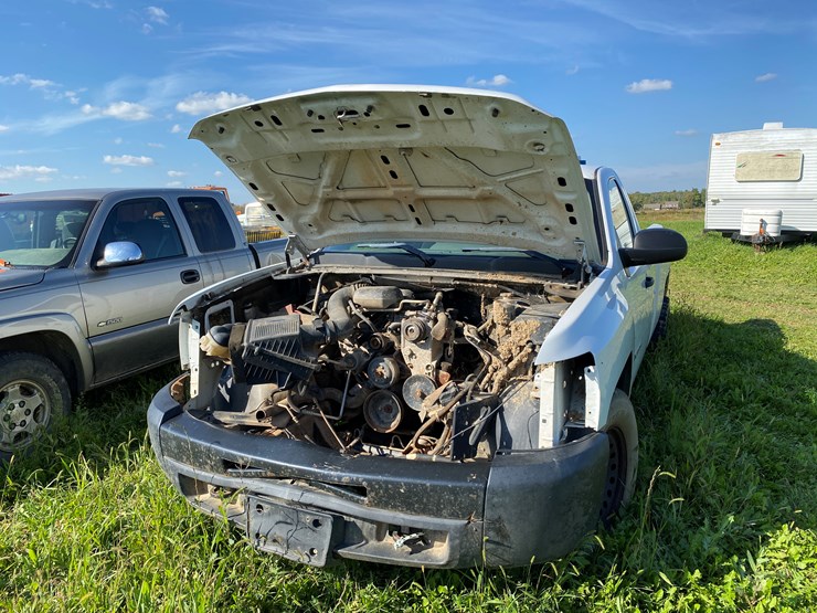 #1598-•-2010-chevy-silverado-1500-regular-cab-pickup-truck-(no-title)-image-74