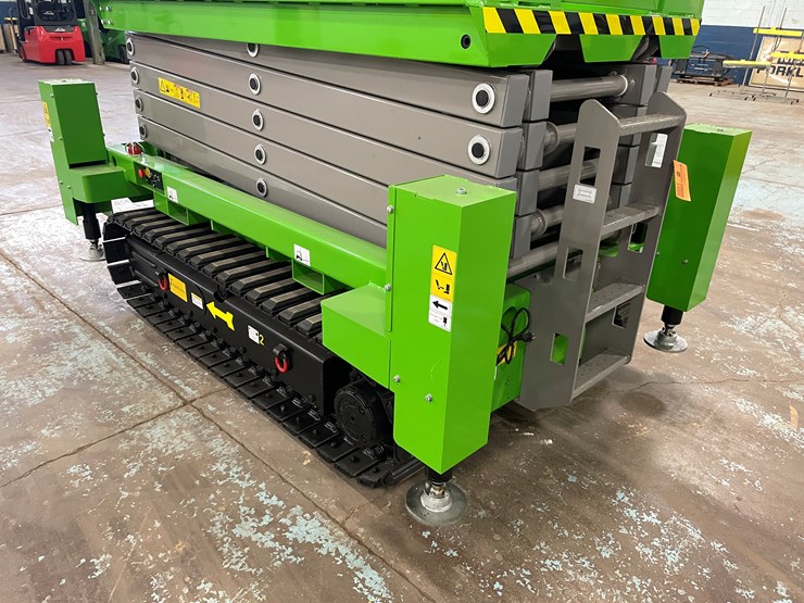 #5551-•-fronteq-fs6332tl-track-drive-scissor-lift-with-outriggers-image-28