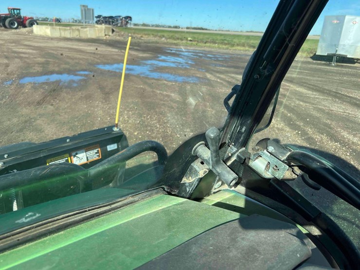 2013-john-deere-gator-image-24