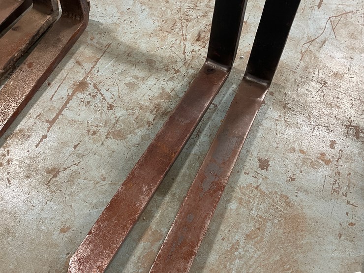 #7211-•-36"-x-4"-forklift-pallet-forks-image-1