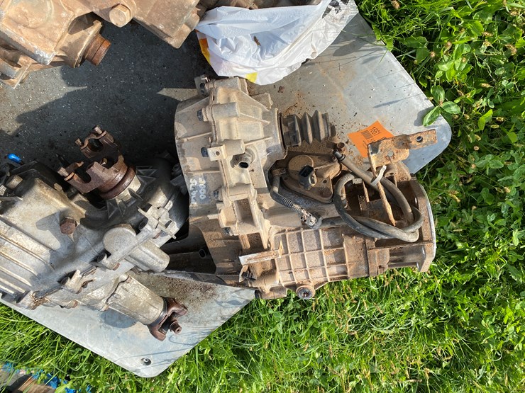 #1661-•-(4)-vehicle-transfer-cases-image-10