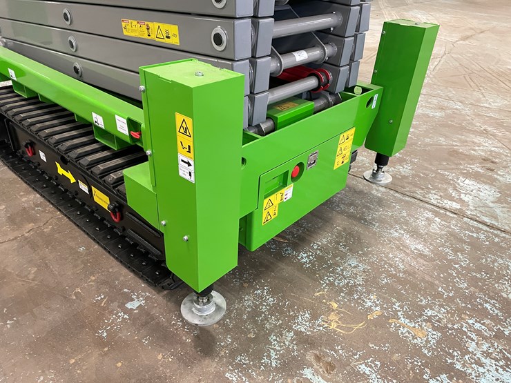 #5551-•-fronteq-fs6332tl-track-drive-scissor-lift-with-outriggers-image-50