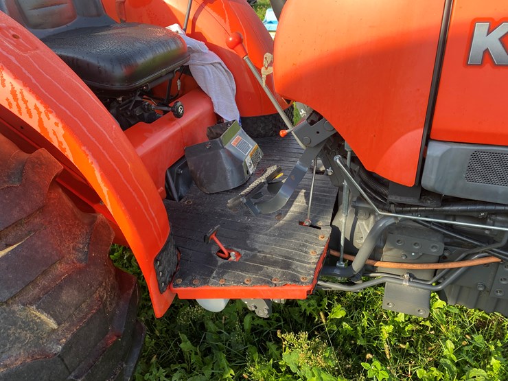 #1583-•-kubota-l4600d-4x4-diesel-tractor-image-31