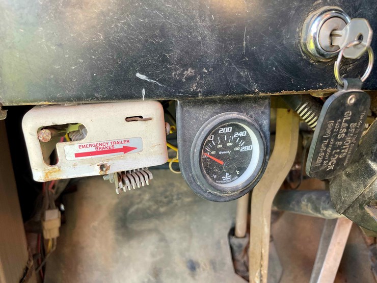 1982-international-dt466-image-96