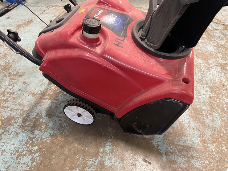 #7238-•-toro-power-clear-snowblower-image-10