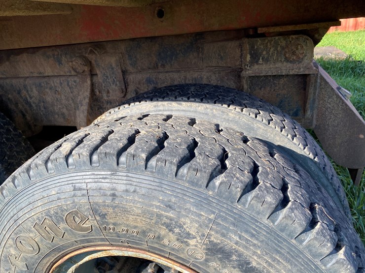 1982-international-dt466-image-27