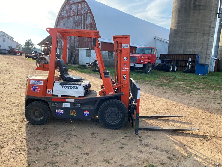 #1608-•-toyota-lp-forklift-image-4