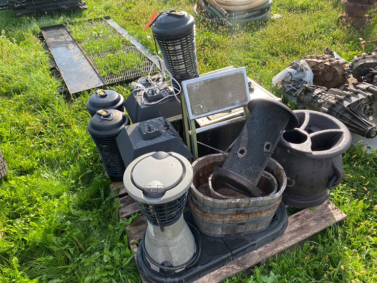 #1648-•-large-assortment-of-yard-items-image-1