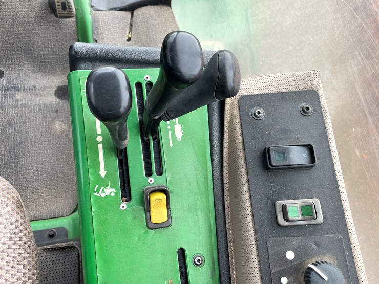 john-deere-1575-image-26