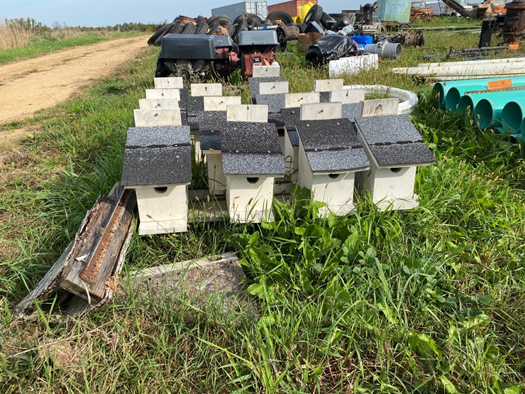 #1668-•-(14)-wooden-bird-houses-image-2