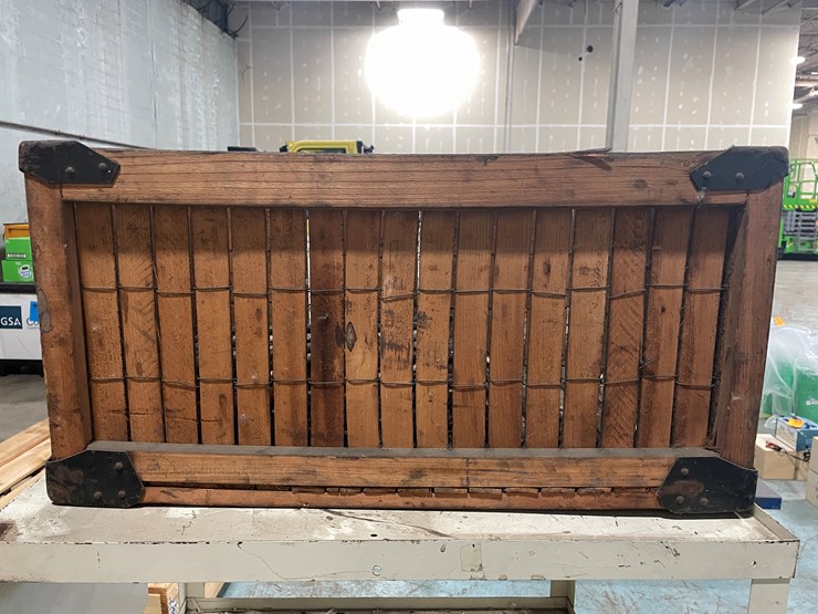 #7254-•-(3)-metal-rolling-carts,-wood-crate-and-microwave-image-9