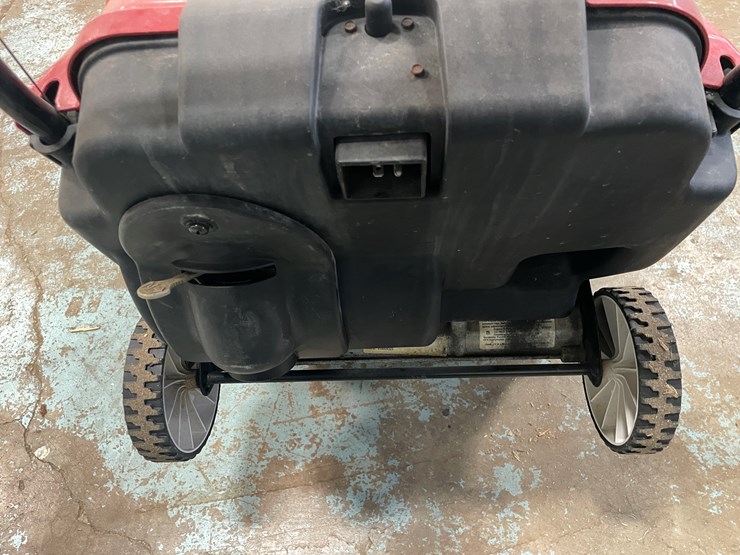 #7238-•-toro-power-clear-snowblower-image-12