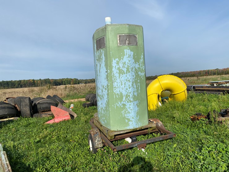 #1637-•-polly-port-a-potty-image-6