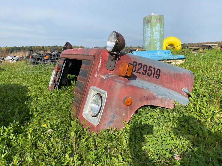 #1651-•-international-truck-hood-image-1