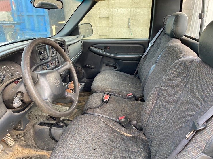 #1604-•-2000-chevy-silverado-1500-regular-cab-4x4-plow-truck-(no-title)-image-22