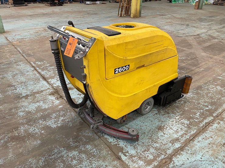 #5567-•-tomcat-2600-electric-floor-scrubber-image-5