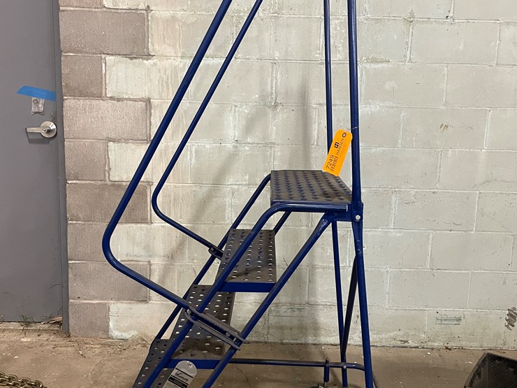 #7249-•-louisville-steel-4-step-warehouse-ladder-image-2