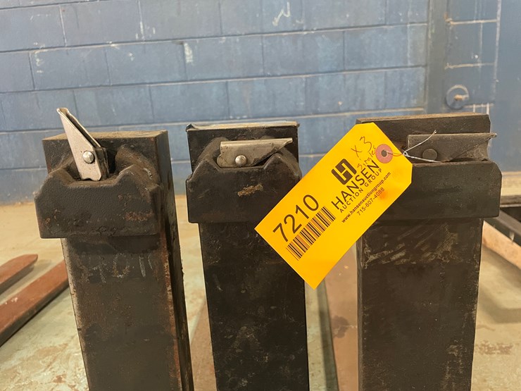 #7210-•-(3)-single-forklift-pallet-forks-image-6