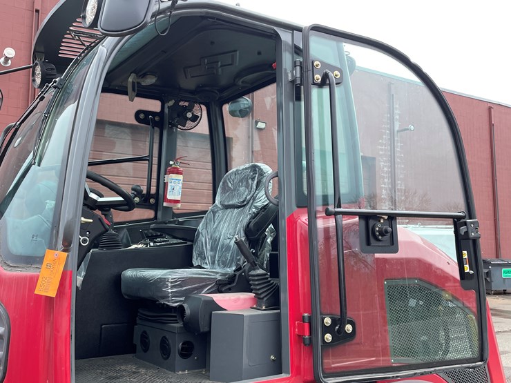 #5502-•-2024-magnum-4400l-wheel-loader-image-54