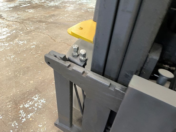 #5559-•-2017-yale-glc070-lp-forklift-image-13