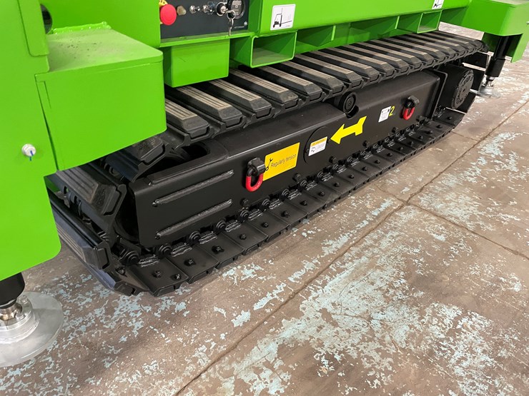 #5551-•-fronteq-fs6332tl-track-drive-scissor-lift-with-outriggers-image-21