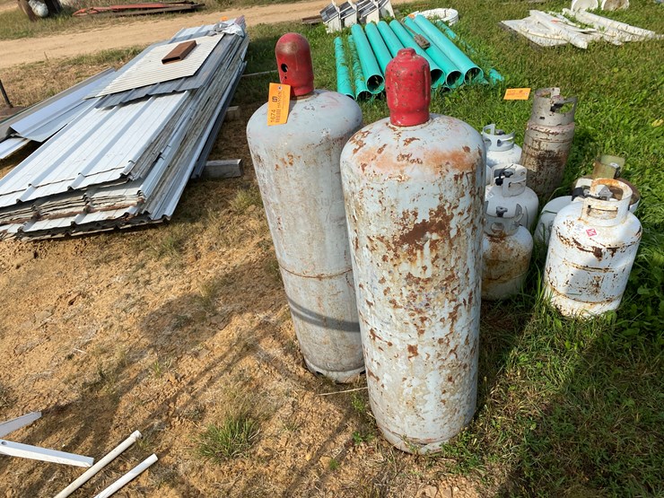 #1674-•-(2)-large-steel-propane-tanks-image-1