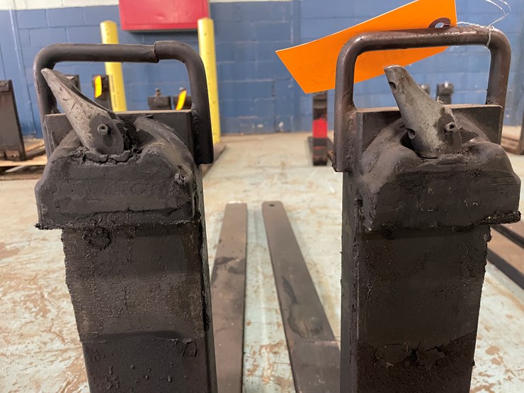 #7209-•-60"-x-4"-forklift-pallet-forks-image-6