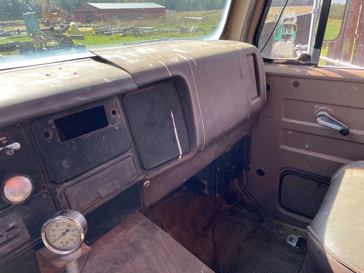 1982-international-dt466-image-85