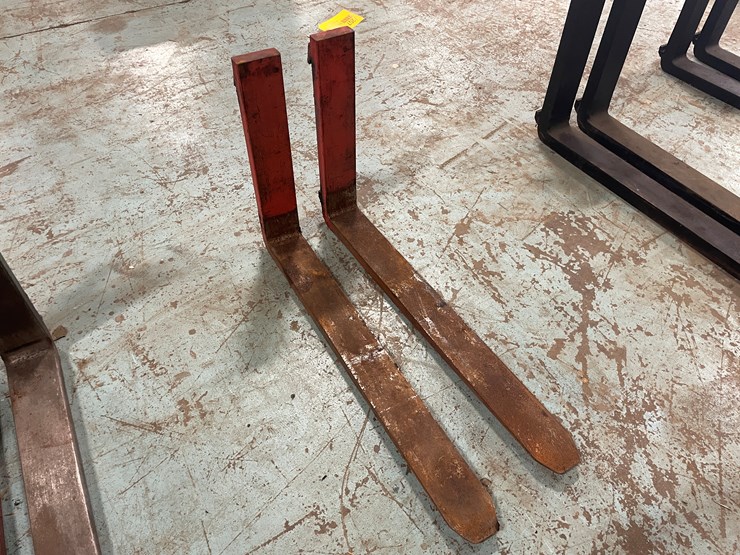 #7207-•-36"-x-4"-forklift-pallet-forks-image-3