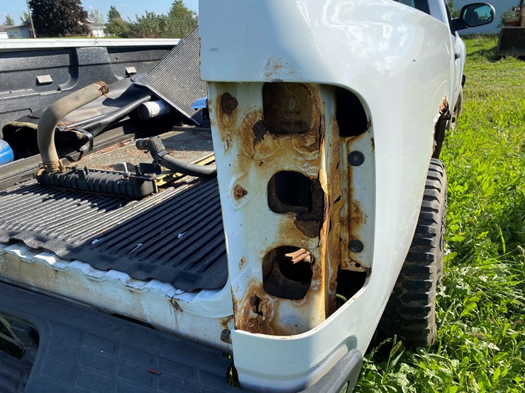 #1598-•-2010-chevy-silverado-1500-regular-cab-pickup-truck-(no-title)-image-23