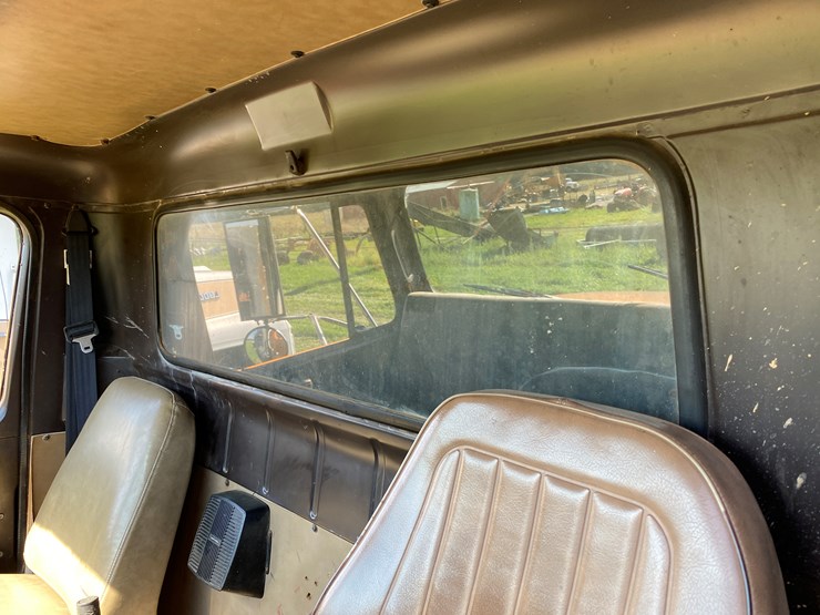 international-4900-image-56