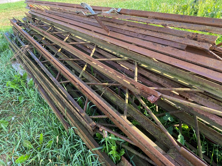 #1629-•-stack-of-steel-support-beams-image-8