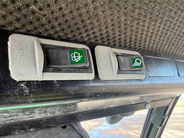 2013-john-deere-gator-image-23