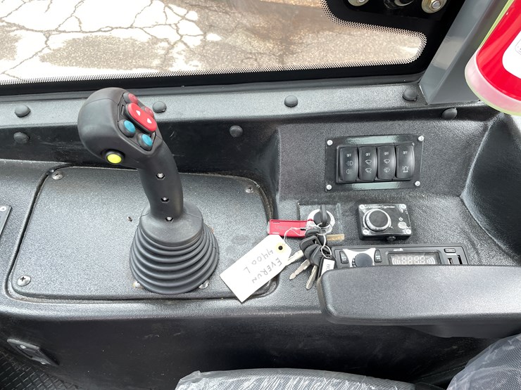 #5502-•-2024-magnum-4400l-wheel-loader-image-58